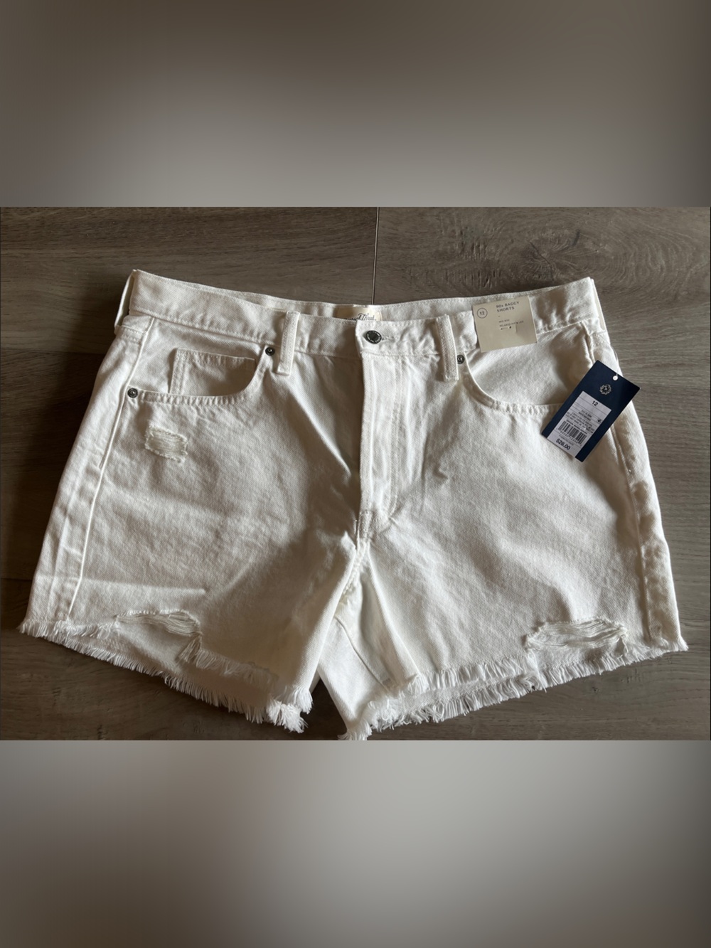 NWT!!! Universal Thread White Frayed Hem Denim Shorts from Target 🎯